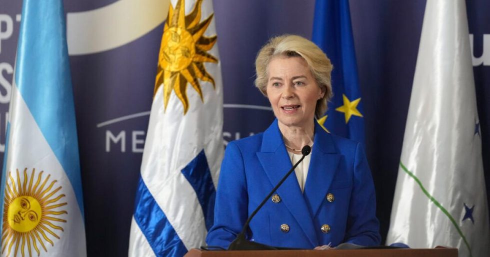 «Προσωρινό» πραξικόπημα για τη Mercosur